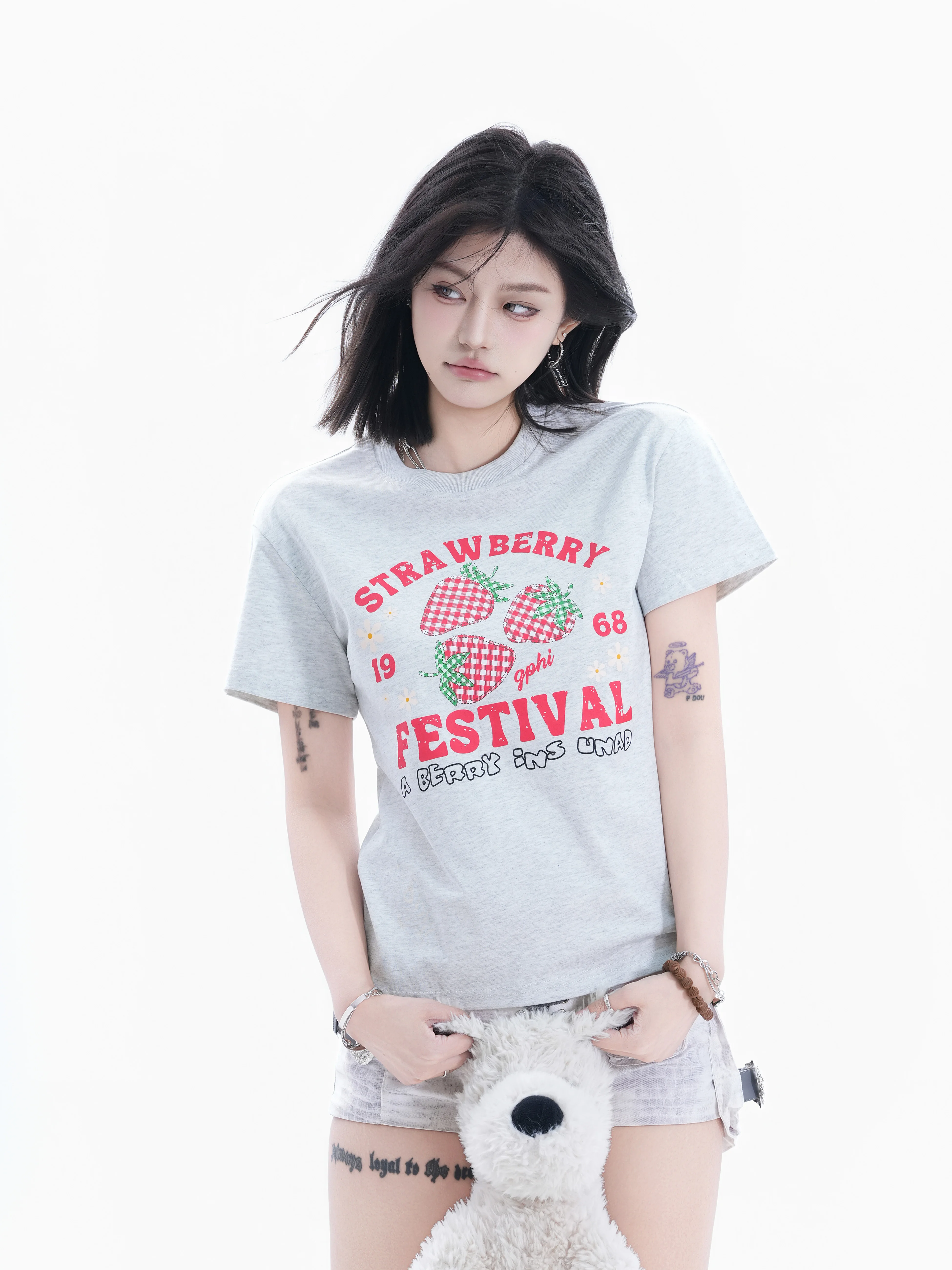 Retro American Strawberry Print Short Sleeve Women's T-shirt Pure Cotton Casual Loose Fit Summer Top for Younger Look
Retro American Strawberry Print Short Sleeve Women's T-shirt Pure Cotton Casual Loose Fit Summer Top for Younger Look