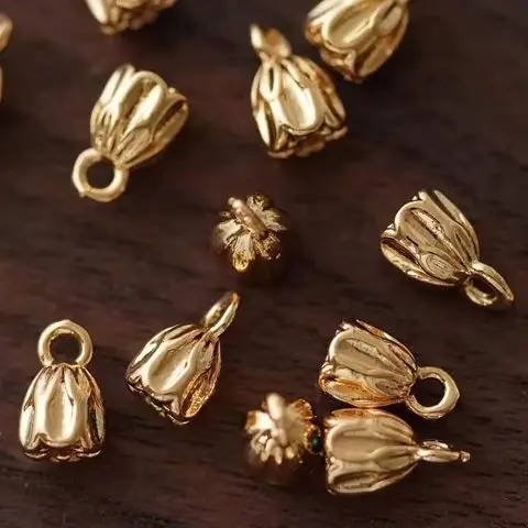 Mini Pendant Copper Plated with Real Gold White & Green Zirconium Flower Bud Tail Pendant DIY Handmade Accessory
Mini Pendant Copper Plated with Real Gold White & Green Zirconium Flower Bud Tail Pendant DIY Handmade Accessory