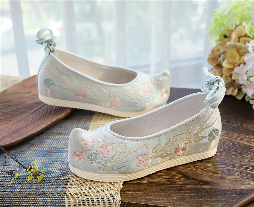 Hanfu Women Shoes Traditional Chinese Folk Dance Oriental Style Wedding Accessories Female Flat Comfy Floral Embroidery Shoes
Hanfu Women Shoes Traditional Chinese Folk Dance Oriental Style Wedding Accessories Female Flat Comfy Floral Embroidery Shoes