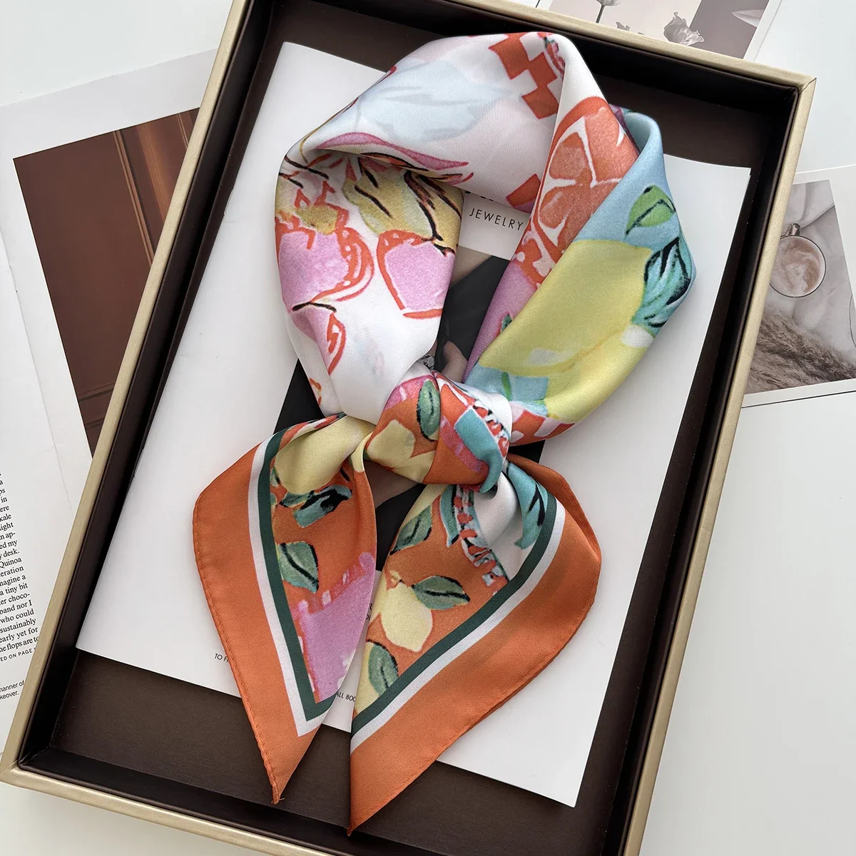 70 см квадратный желтый мягкий атласный шарф с лимонным принтом, повседневный элегантный тонкий дышащий женский ветрозащитный платок для головы, шарфы для волос 2025
70 см квадратный желтый мягкий атласный шарф с лимонным принтом, повседневный элегантный тонкий дышащий женский ветрозащитный платок для головы, шарфы для волос 2025