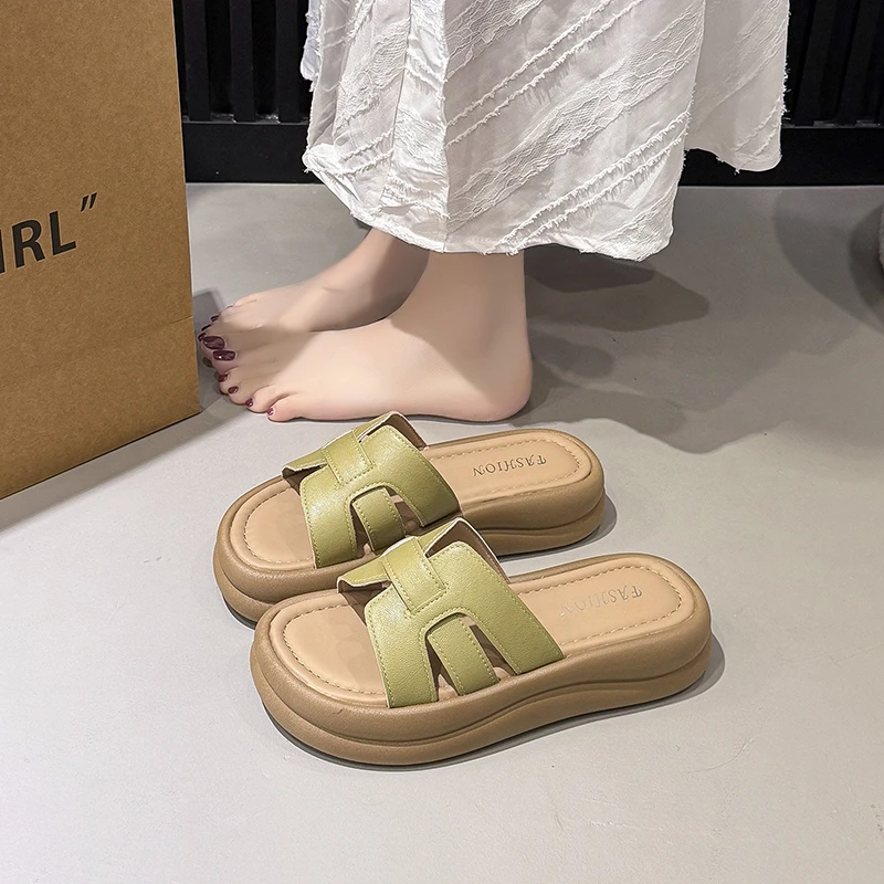Basic Women Summer Slippers Single Strap Flat Slides Soft Rubber Sole Comfort Shoes for All Daily Indoor and Outdoor Occasions
Basic Women Summer Slippers Single Strap Flat Slides Soft Rubber Sole Comfort Shoes for All Daily Indoor and Outdoor Occasions
