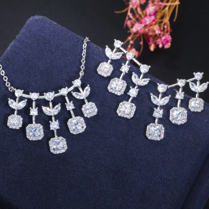ThreeGraces Fashion Shining Cubic Zirconia Silver Color Tassel Earrings and Pendant Necklace Party Jewelry Set for Women JS614
ThreeGraces Fashion Shining Cubic Zirconia Silver Color Tassel Earrings and Pendant Necklace Party Jewelry Set for Women JS614