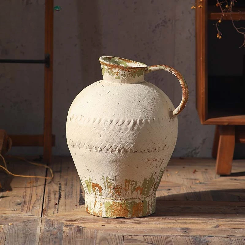 Medieval old-fashioned coarse pottery jars, Zen tea room dried flowers, vase ornaments, antique and old-fashioned clay jar acces
Medieval old-fashioned coarse pottery jars, Zen tea room dried flowers, vase ornaments, antique and old-fashioned clay jar acces