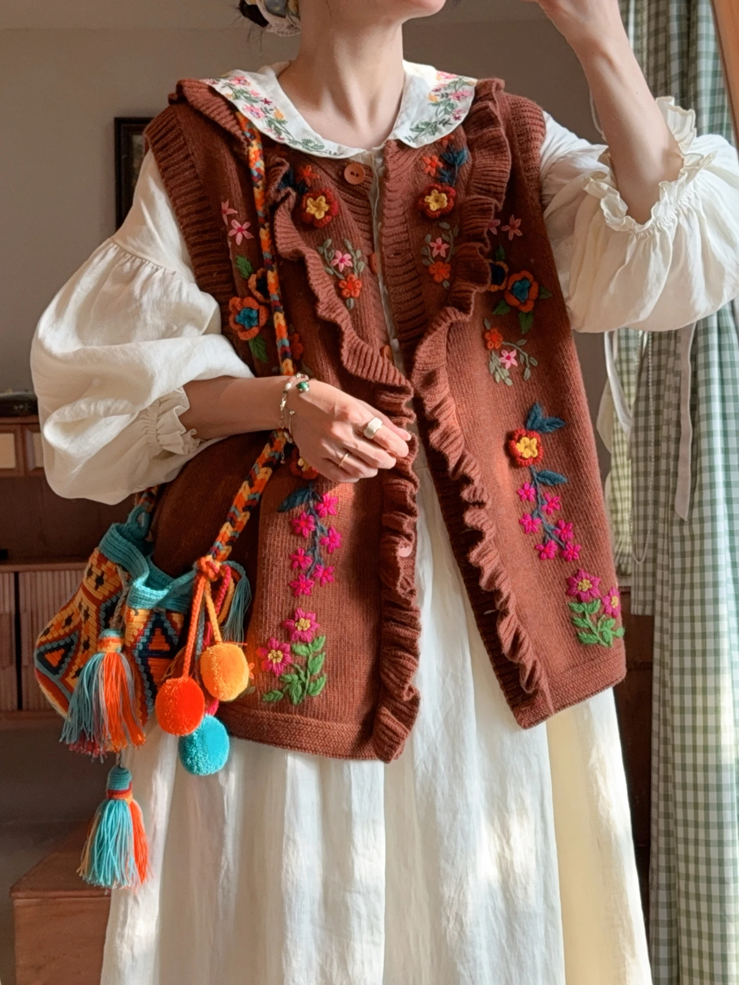 TIYIHAILEY Knitted Sweaters Sleeveless Spring And Autumn Single Breasted Vest 2025 New Tops Embroidery Brown Flowers Ruffles
TIYIHAILEY Knitted Sweaters Sleeveless Spring And Autumn Single Breasted Vest 2025 New Tops Embroidery Brown Flowers Ruffles