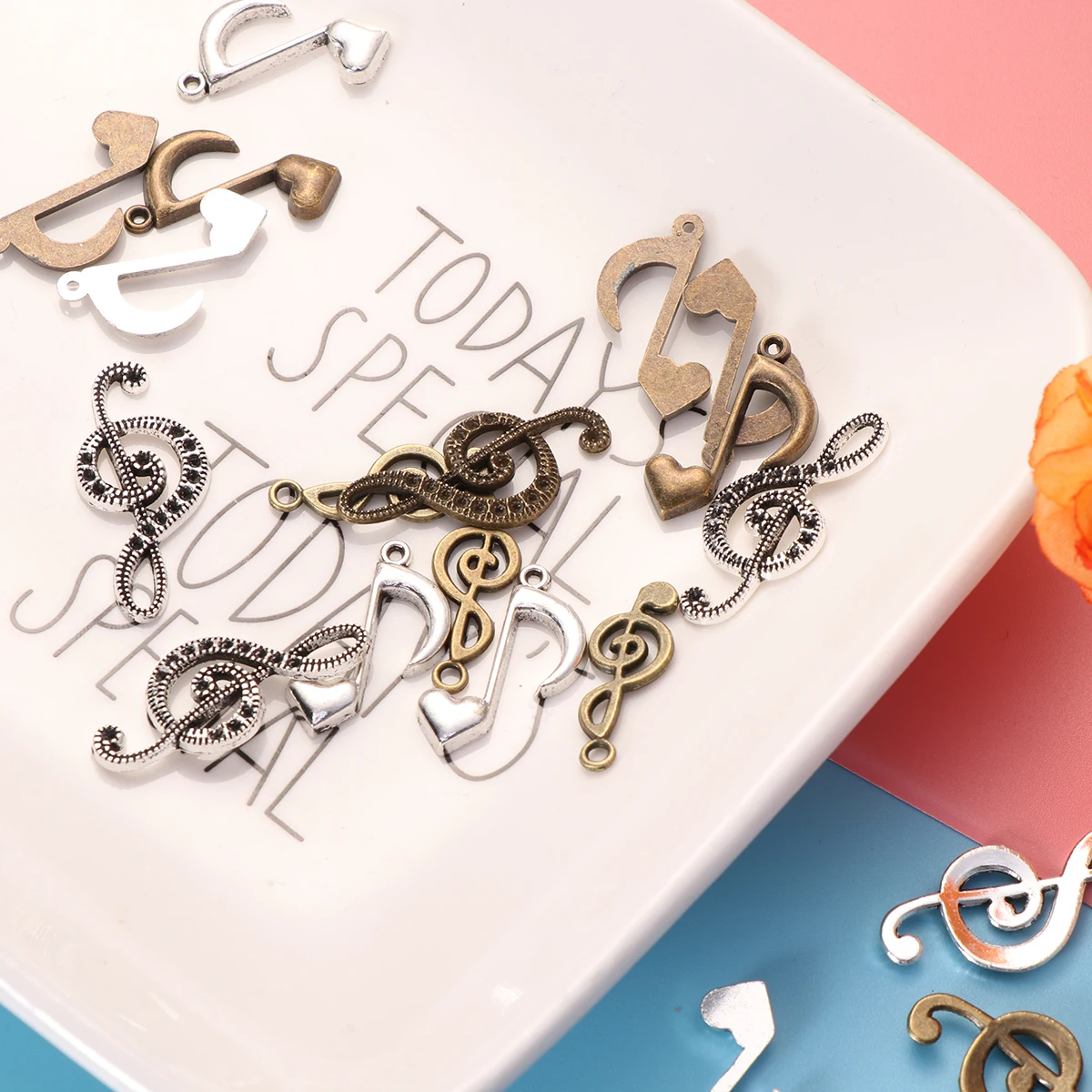 60pcs Alloy Pendant Set Vintage Music Charms for Jewelry Making DIY Necklace Bracelet Earrings Craft Supplies
60pcs Alloy Pendant Set Vintage Music Charms for Jewelry Making DIY Necklace Bracelet Earrings Craft Supplies