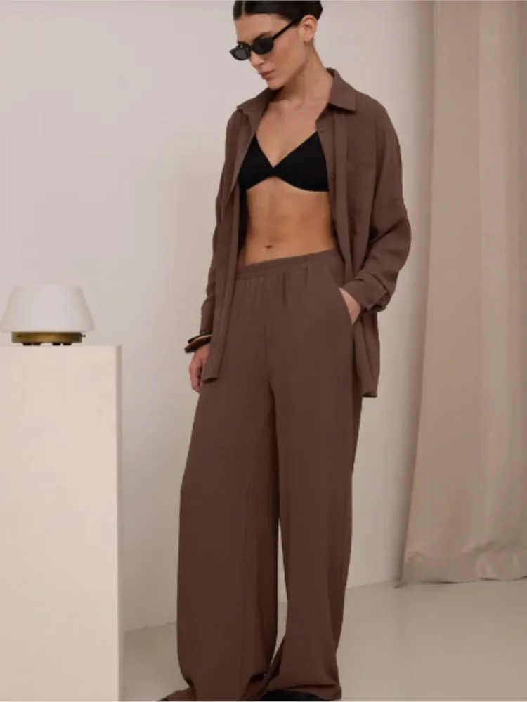 Женский однотонный комплект из двух предметов, повседневный однорядный топ с откидным воротником и пряжкой, свободный широкий брючный костюм, модный женский офисный наряд
Женский однотонный комплект из двух предметов, повседневный однорядный топ с откидным воротником и пряжкой, свободный широкий брючный костюм, модный женский офисный наряд