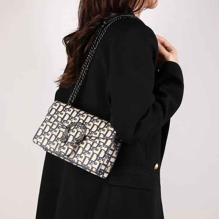 Маленькая квадратная сумка с модным принтом — легкая роскошная женская сумка на цепочке, плечо/подмышки/кросболо для шикарных поездок на работу
Маленькая квадратная сумка с модным принтом — легкая роскошная женская сумка на цепочке, плечо/подмышки/кросболо для шикарных поездок на работу