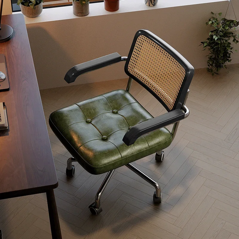 Вращающийся офисный стул для учебы, подставка для ног на колесах, дешевый прочный офисный стул для мальчиков, современная металлическая мебель для кемпинга Muebles
Вращающийся офисный стул для учебы, подставка для ног на колесах, дешевый прочный офисный стул для мальчиков, современная металлическая мебель для кемпинга Muebles