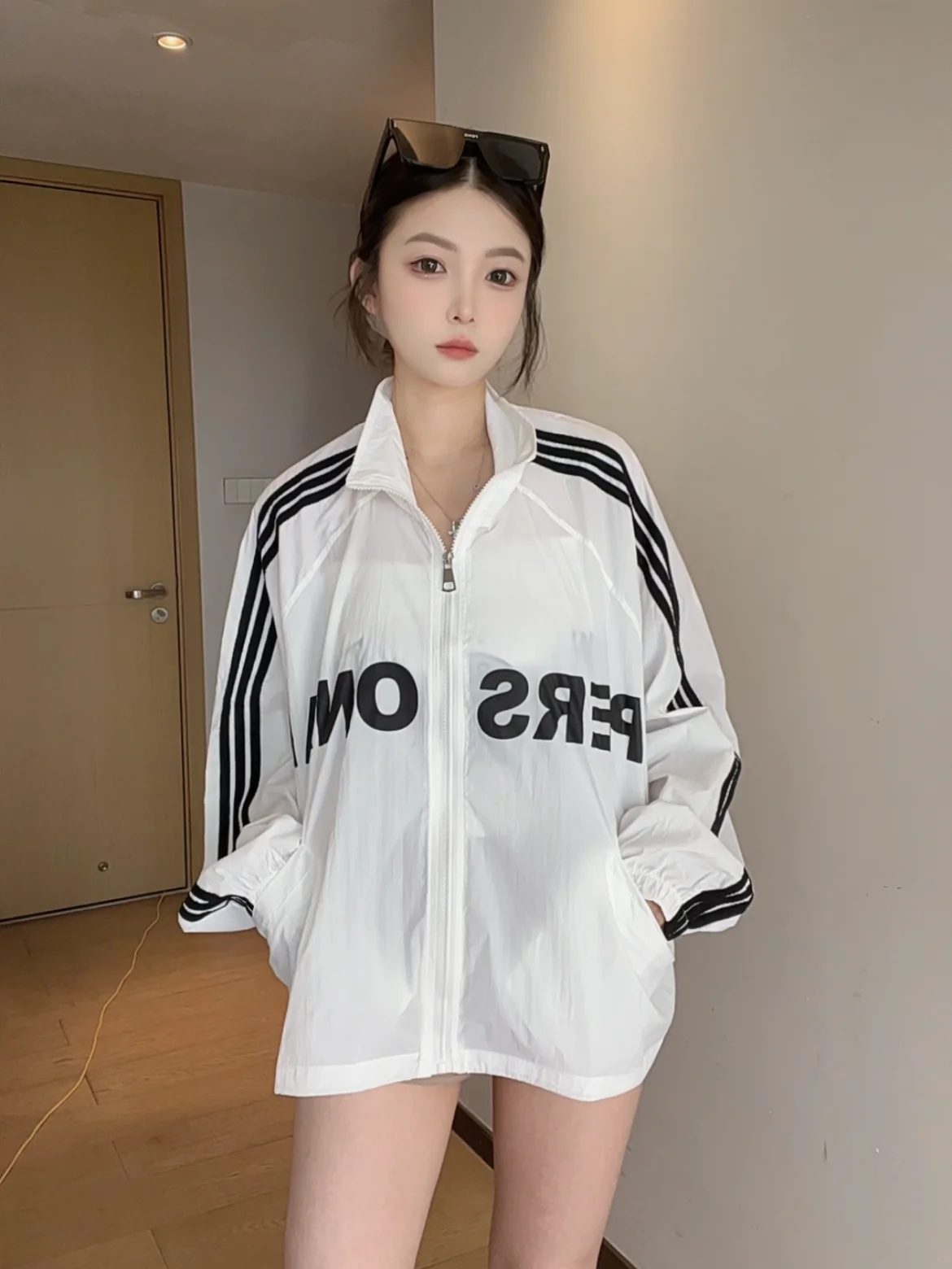 Новая женская летняя одежда из ледяного шелка 2025 года: свободная, тонкая, с длинными рукавами, для защиты от солнца, модный американский бренд
Новая женская летняя одежда из ледяного шелка 2025 года: свободная, тонкая, с длинными рукавами, для защиты от солнца, модный американский бренд