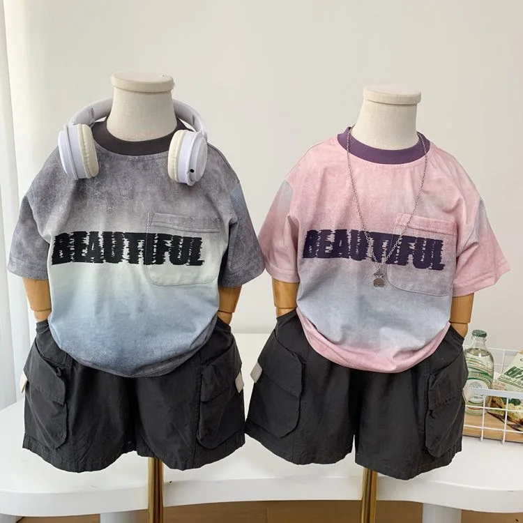 2026 New Summer Boys Korean Style Fashion Two Piece Set Elegant Casual Loose Thin Outfit Suit For Little And Middle Kids
2026 New Summer Boys Korean Style Fashion Two Piece Set Elegant Casual Loose Thin Outfit Suit For Little And Middle Kids