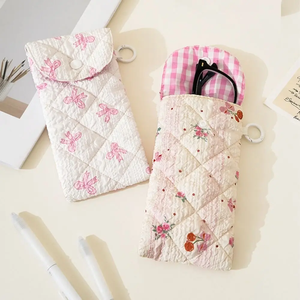 Portable Cloth Printed Glasses Bag Floral Pattern Bow Glasses Storage Bag Flower With Keyring Sunglasses Eyeglass Bag Female
Portable Cloth Printed Glasses Bag Floral Pattern Bow Glasses Storage Bag Flower With Keyring Sunglasses Eyeglass Bag Female