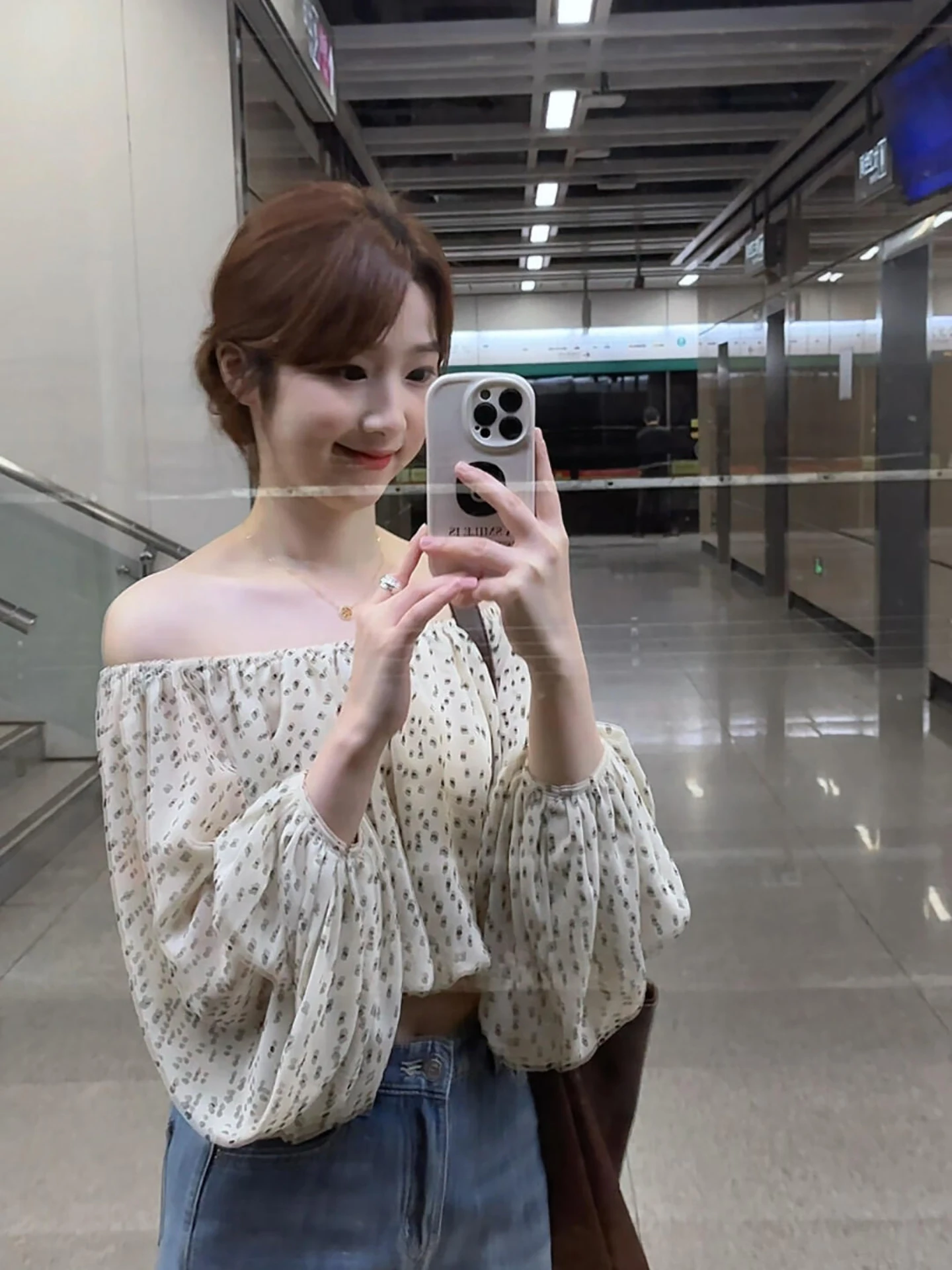 Elegant Polka Dot One Shoulder Long Sleeve Women's Shirt Summer Design Lantern Sleeve Belly Button Exposure Short Top
Elegant Polka Dot One Shoulder Long Sleeve Women's Shirt Summer Design Lantern Sleeve Belly Button Exposure Short Top