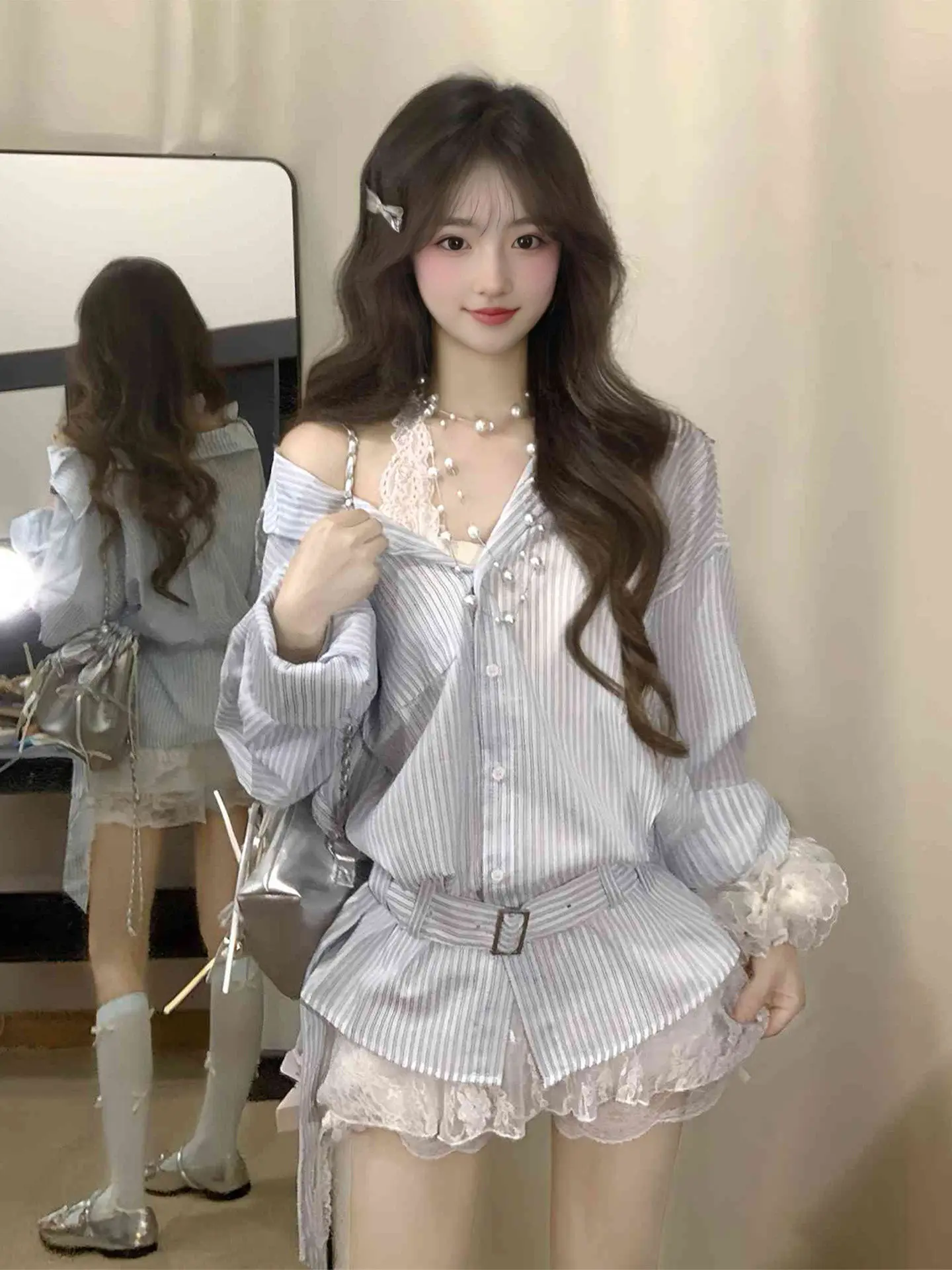 Korean Style Blue Striped Collar Shirt Spring Design Unique Beautiful Small Top Women's Fashion Casual Polyester Fiber
Korean Style Blue Striped Collar Shirt Spring Design Unique Beautiful Small Top Women's Fashion Casual Polyester Fiber