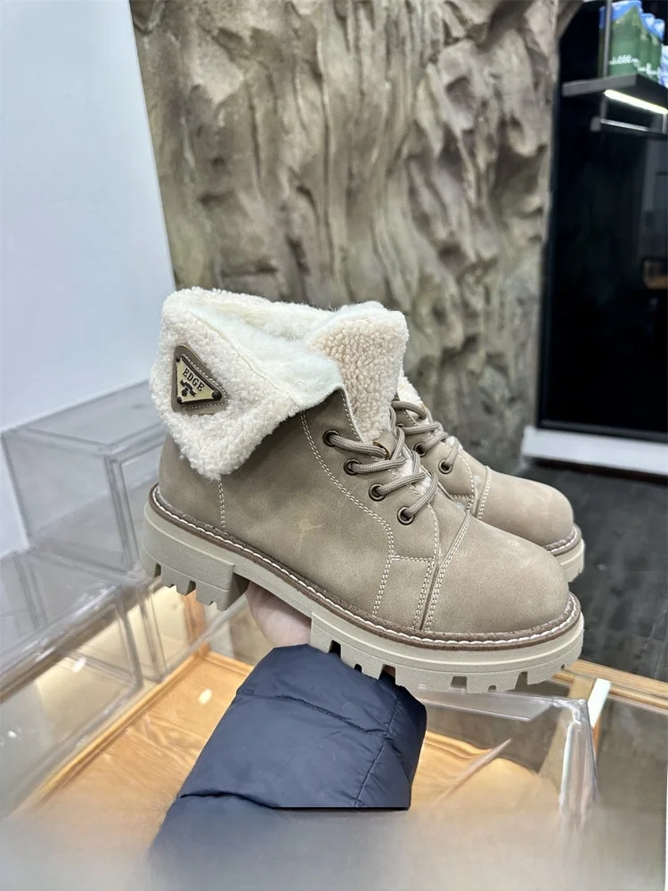 Women's Fleece Lined Snow Boots Anti-Slip Warm Short Boots Casual Style Mixed Material Upgraded Winter Fashion Boots
Women's Fleece Lined Snow Boots Anti-Slip Warm Short Boots Casual Style Mixed Material Upgraded Winter Fashion Boots