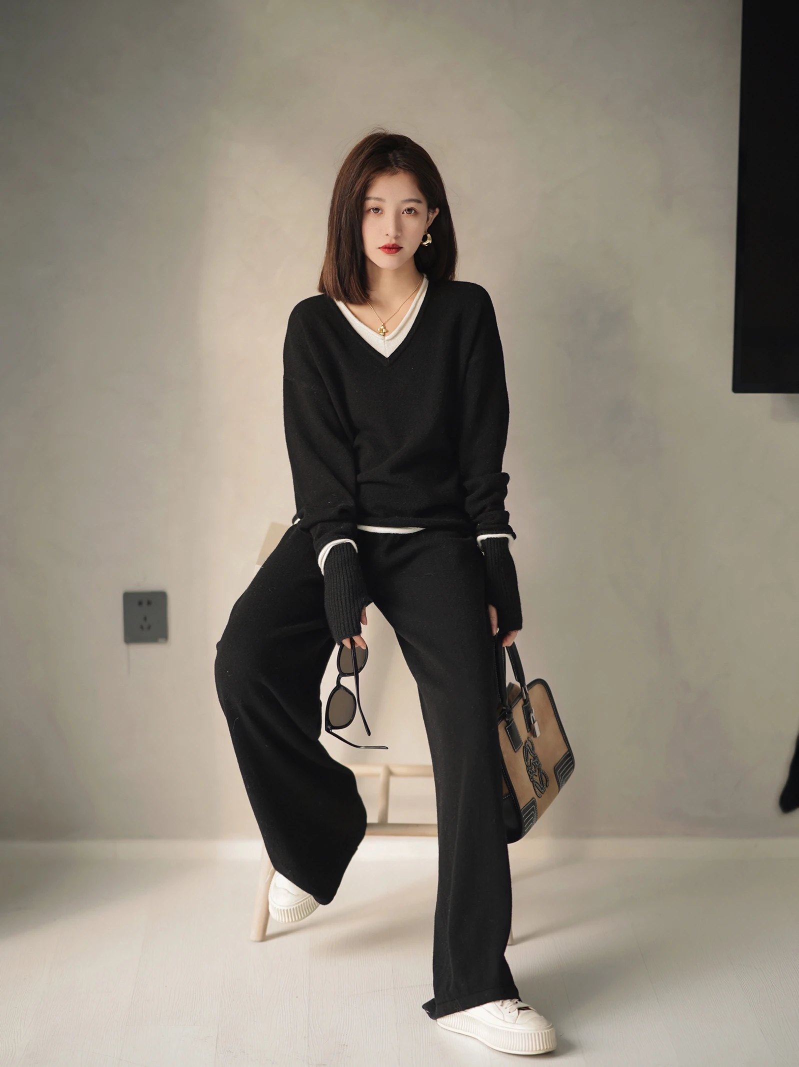 Soft Loose Comfortable Woolen Knitted Set Zhao Daxi Bla Set V-Ne Long Sve Mid-Length Loose Fit with kets
Soft Loose Comfortable Woolen Knitted Set Zhao Daxi Bla Set V-Ne Long Sve Mid-Length Loose Fit with kets