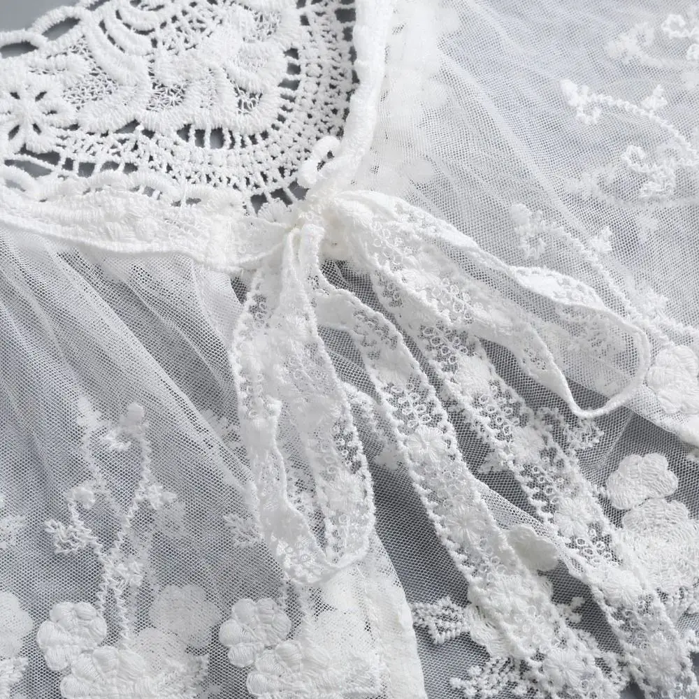 Elegant Cape Embroidered Lace Fake Collar Floral Chiffon Small Shawl Cloak Korean Style Lapel Lolita
Elegant Cape Embroidered Lace Fake Collar Floral Chiffon Small Shawl Cloak Korean Style Lapel Lolita