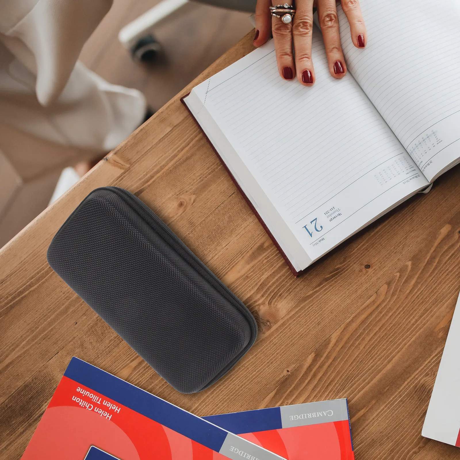 Прочный футляр для хранения микрофона, износостойкий, ударопрочный, водонепроницаемый, из ЭВА, с сетчатым карманом для организации хранения и зарядки микрофона.
Прочный футляр для хранения микрофона, износостойкий, ударопрочный, водонепроницаемый, из ЭВА, с сетчатым карманом для организации хранения и зарядки микрофона.