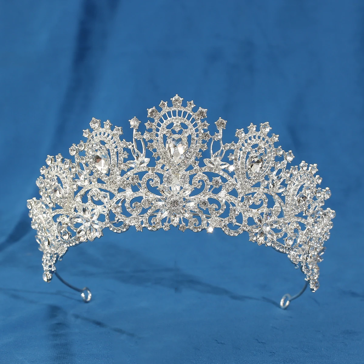 Цельная элегантная женская корона - благородный свадебный головной убор королевы принцессы, с орнаментом арочного дизайна, удобный и прочный головной убор, подходит для выпускного вечера, тематических мероприятий - роскошный подарок для женщин (издание на
Цельная элегантная женская корона - благородный свадебный головной убор королевы принцессы, с орнаментом арочного дизайна, удобный и прочный головной убор, подходит для выпускного вечера, тематических мероприятий - роскошный подарок для женщин (издание на