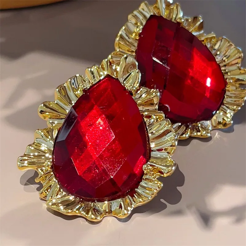 Heart Shape Metal Red Glass Earrings European American Style Personalized Fashion Stud Earrings Girls Travel Wedding Accessories
Heart Shape Metal Red Glass Earrings European American Style Personalized Fashion Stud Earrings Girls Travel Wedding Accessories