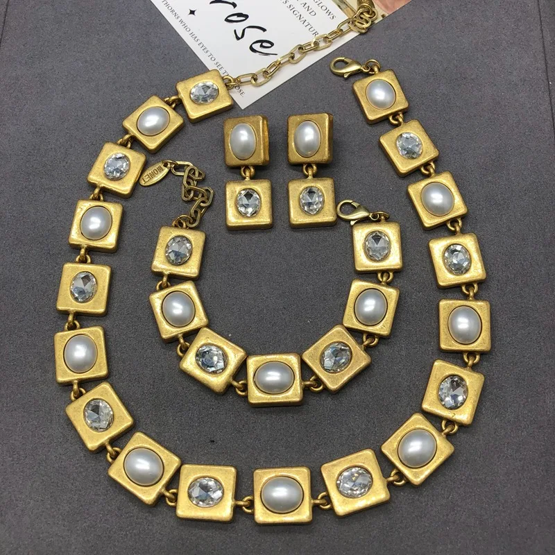 Women Vintage Gold Diamond Pearl Necklace Square Earrings Bracelet Set 2024
Women Vintage Gold Diamond Pearl Necklace Square Earrings Bracelet Set 2024