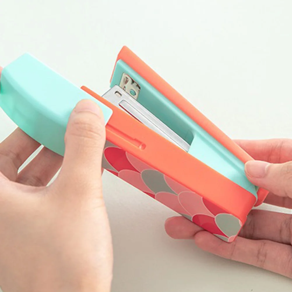 1Pcs Mini Portable Stapler Light Green Manual Stapling Machine Premium ABS Stainless Steel Office Supplies School Student
1Pcs Mini Portable Stapler Light Green Manual Stapling Machine Premium ABS Stainless Steel Office Supplies School Student