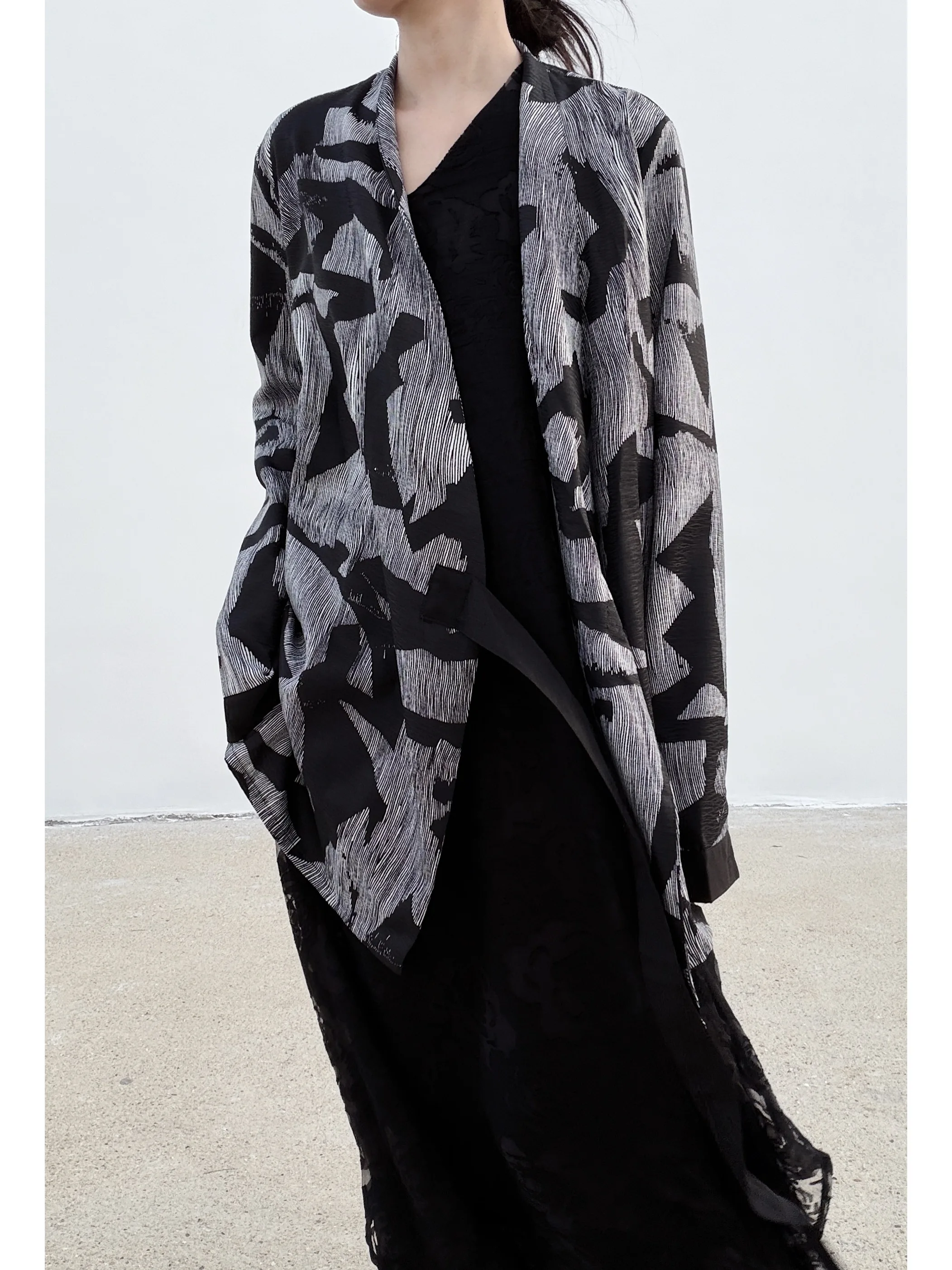 Dark Style Geometric Print Long Sleeve Shirt Belted Open Cardigan Coat Female Loose Fit Polyester V-neck Spring 2026
Dark Style Geometric Print Long Sleeve Shirt Belted Open Cardigan Coat Female Loose Fit Polyester V-neck Spring 2026