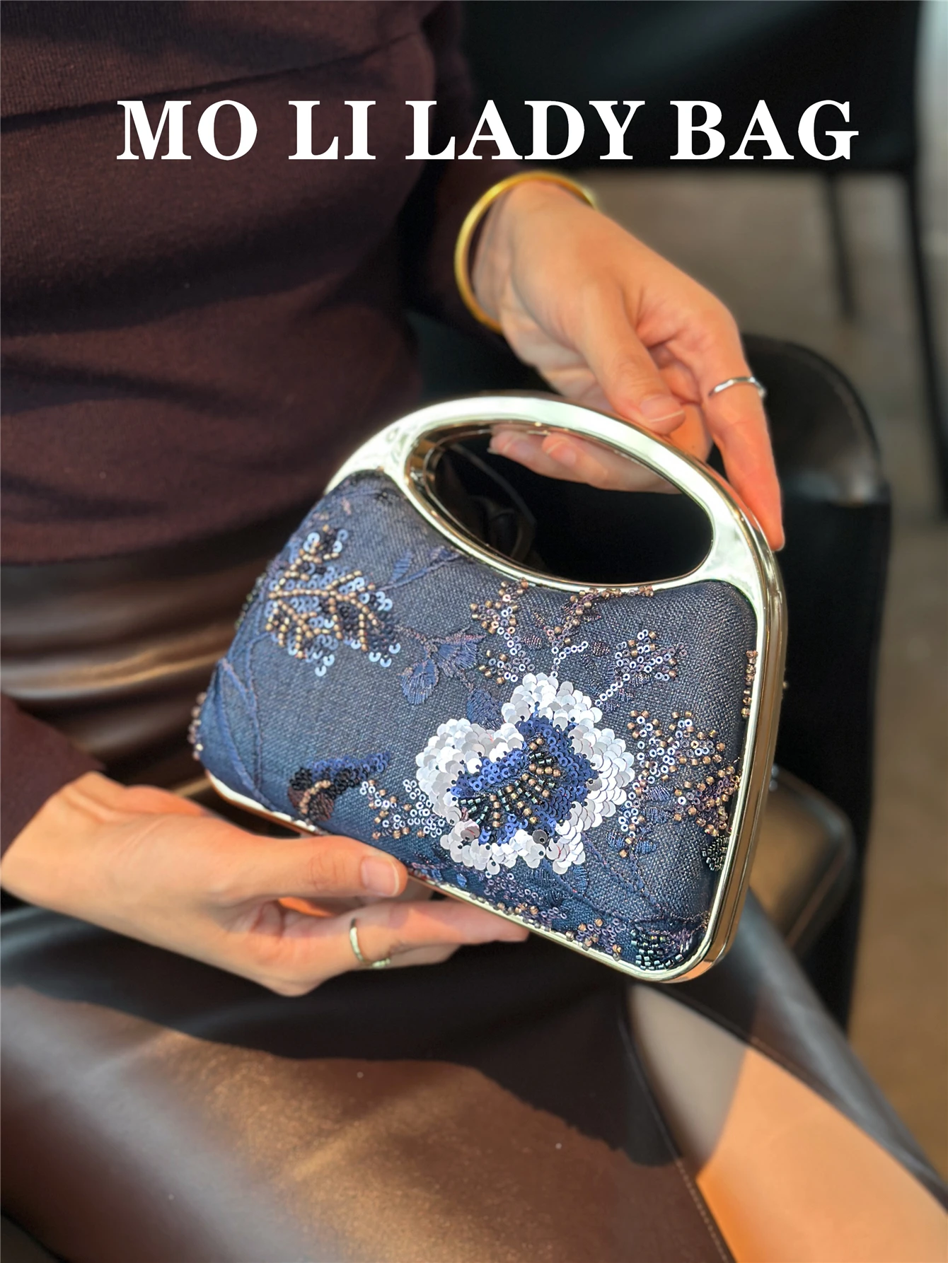 2025 New Metal Embroidery Shiny Sequins Evening Dress Bag Handbag Square Shape American Retro Style Women's Bag for Banquet
2025 New Metal Embroidery Shiny Sequins Evening Dress Bag Handbag Square Shape American Retro Style Women's Bag for Banquet