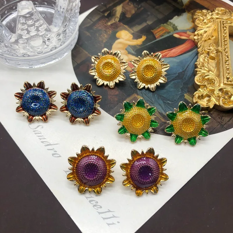 Medieval Stud Earrings Qingdao Court Enamel Glaze Versatile Simple Sunflower Earrings
Medieval Stud Earrings Qingdao Court Enamel Glaze Versatile Simple Sunflower Earrings