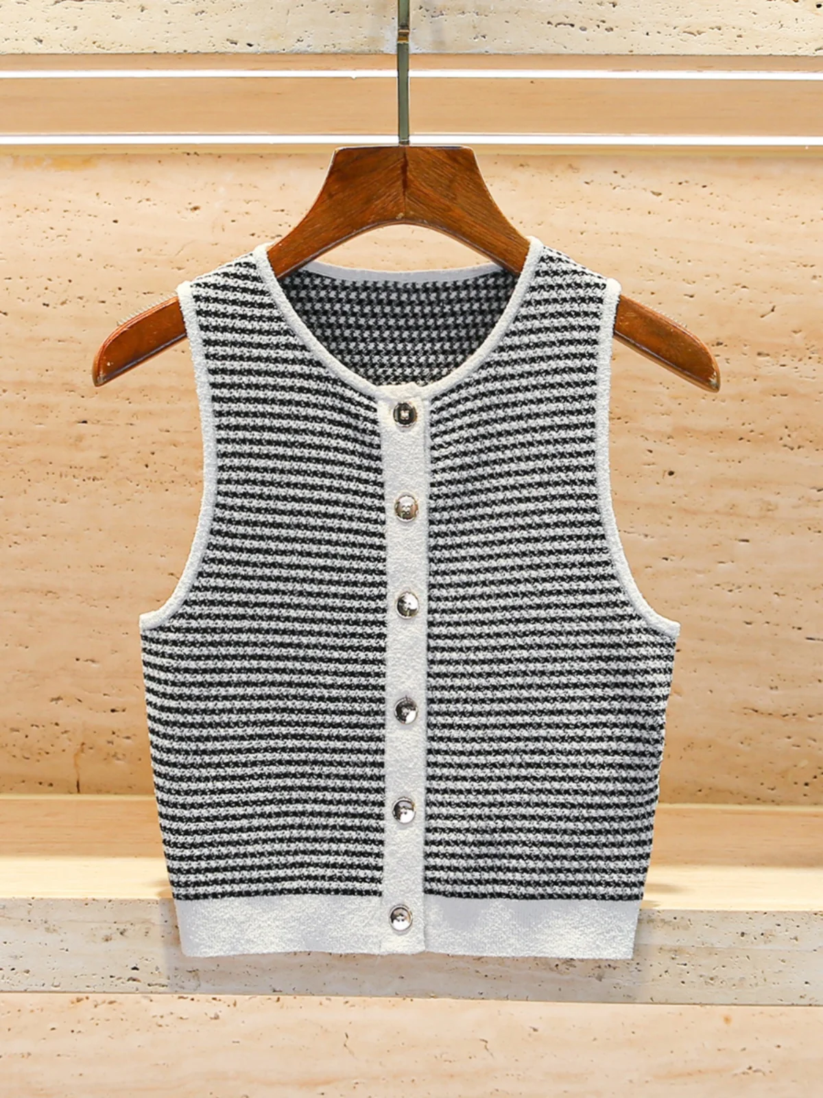 S Home South Oil High End Women's Small Fragrance Style Striped Knitted Vest Top Summer Fashion Commute Regular Fit Button De...
S Home South Oil High End Women's Small Fragrance Style Striped Knitted Vest Top Summer Fashion Commute Regular Fit Button De...