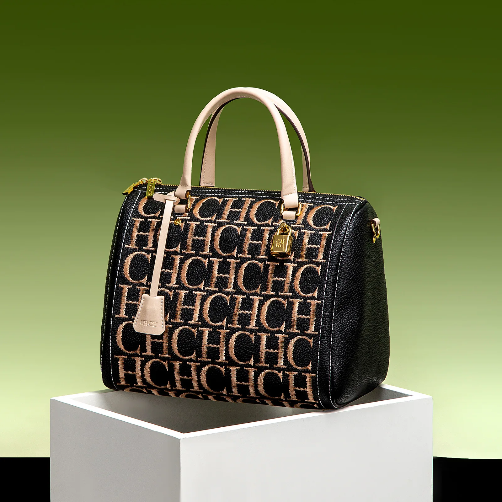 2025 Autumn/Winter New Handbag High-end Embossed Large Capacity Square Bag Women's Shoulder Bag
2025 Autumn/Winter New Handbag High-end Embossed Large Capacity Square Bag Women's Shoulder Bag