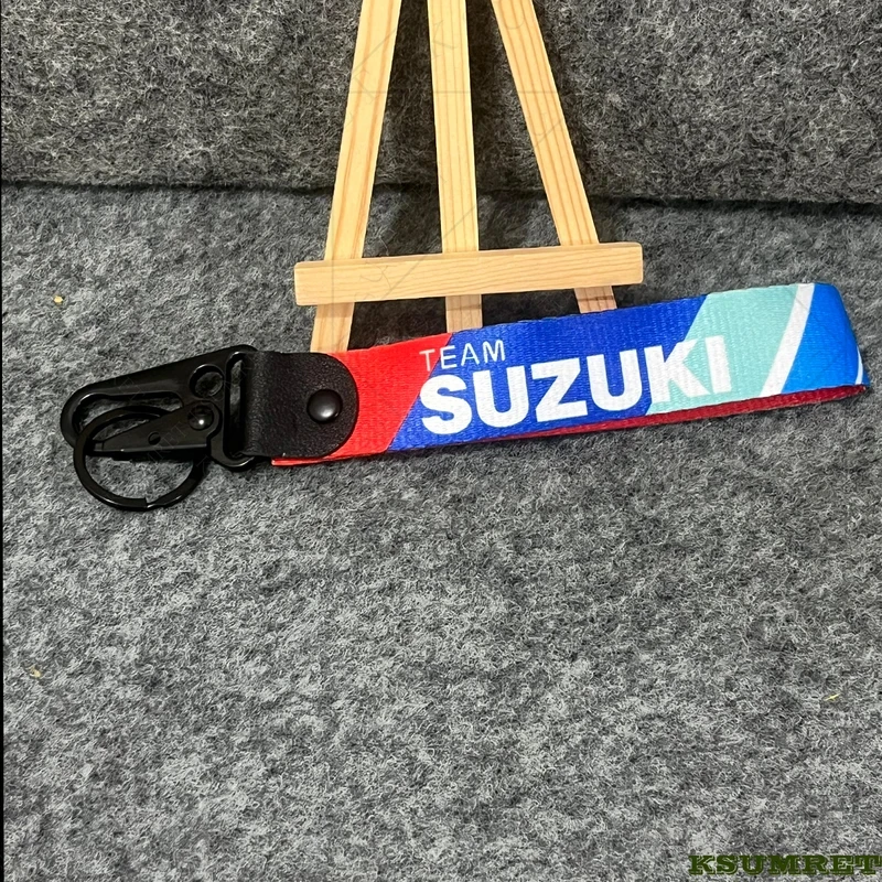 Брелок для мотоцикла Suzuki с логотипом, аксессуар
Брелок для мотоцикла Suzuki с логотипом, аксессуар