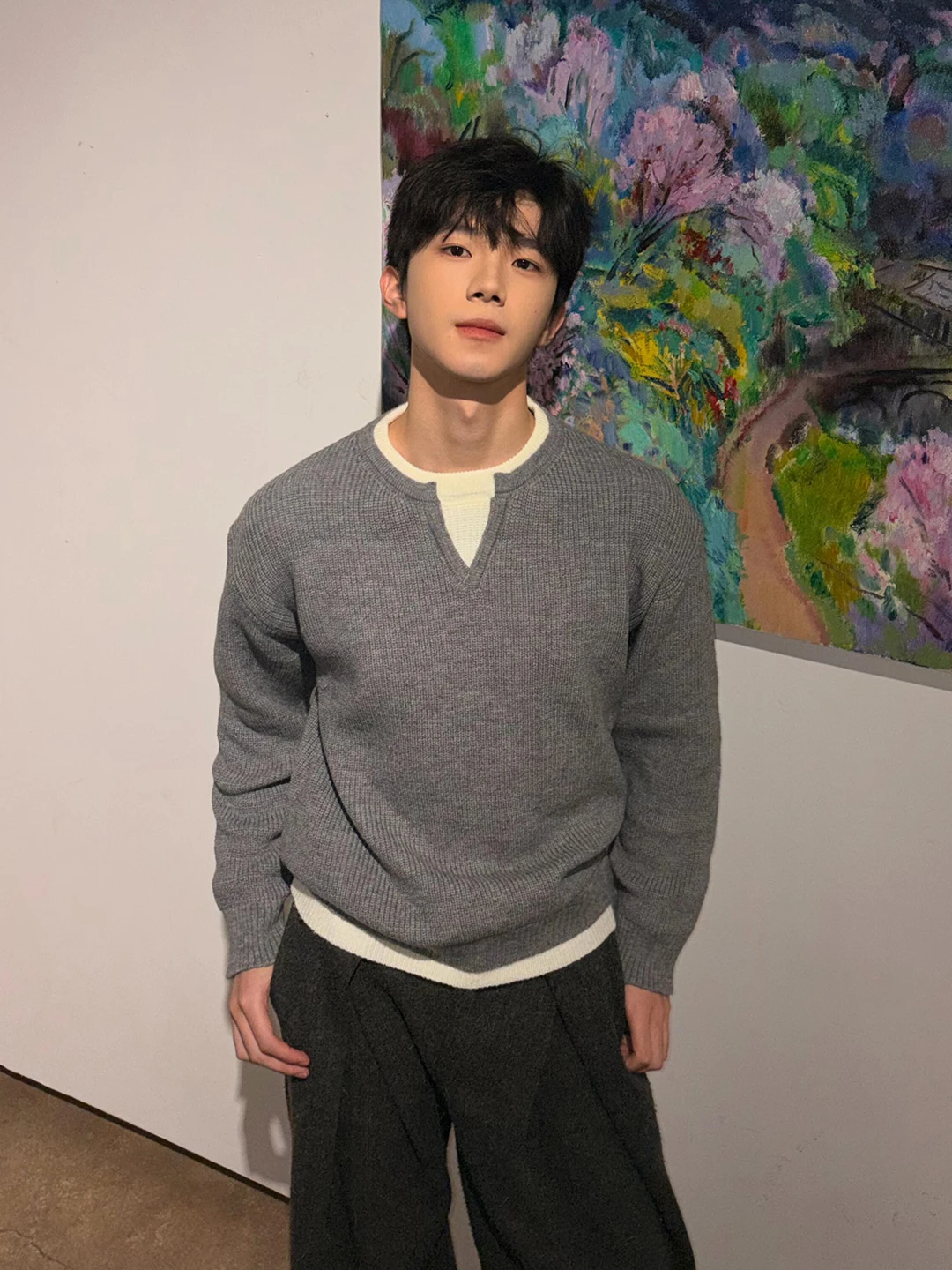 Gray V-Neck Knitwear Men's Winter Youth Heavyweight Inner Wear Base Layer CleanFit Casual Style Zipper Closure Soft Fabric
Gray V-Neck Knitwear Men's Winter Youth Heavyweight Inner Wear Base Layer CleanFit Casual Style Zipper Closure Soft Fabric