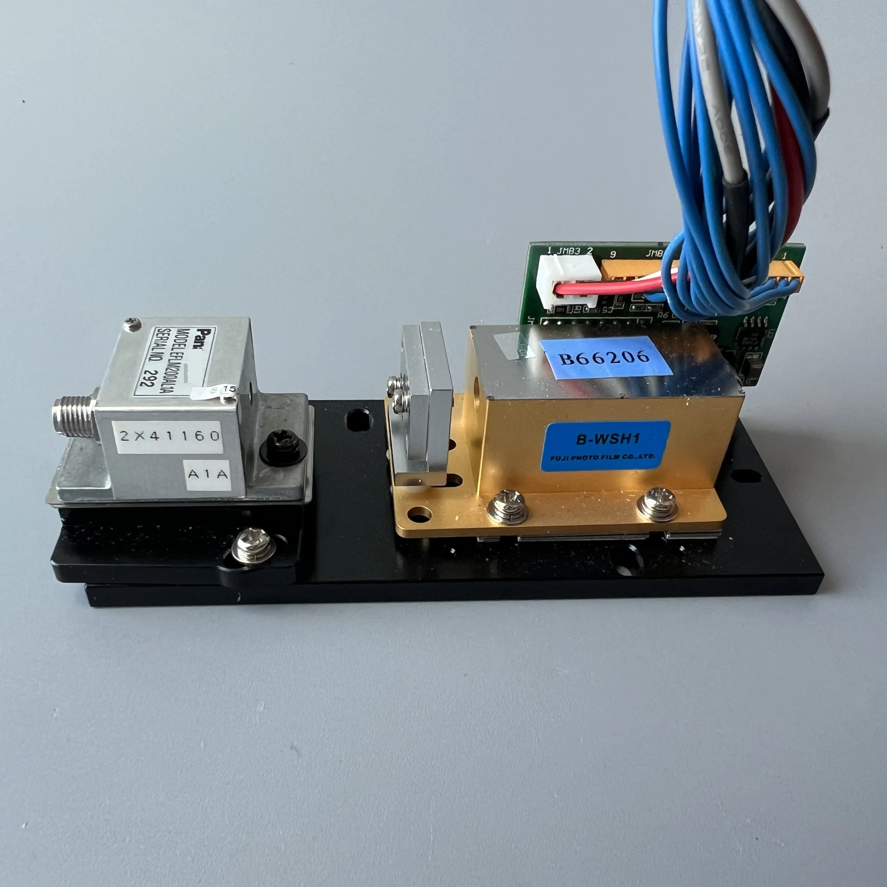 Brand new Fuji blue laser gun with crystal AOM for Frontier 350/355/370/375/390 minilab machine 2 years quality warranty
Brand new Fuji blue laser gun with crystal AOM for Frontier 350/355/370/375/390 minilab machine 2 years quality warranty