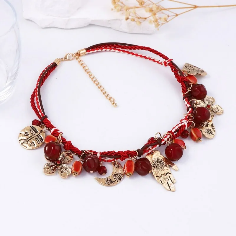 Ожерелье в богемном этническом стиле ручной работы, красная веревка, три нити, с различными подвесками из сплава, повседневные аксессуары
Ожерелье в богемном этническом стиле ручной работы, красная веревка, три нити, с различными подвесками из сплава, повседневные аксессуары