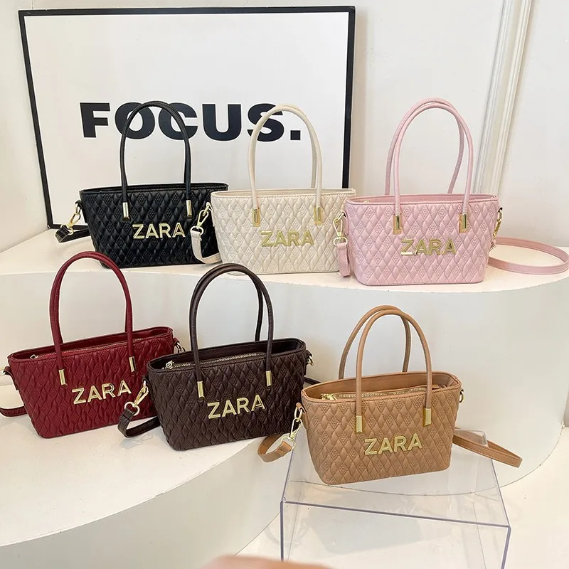 Light Luxury Elegant Minimalist Niche Design Handbag Stylish High End Purse for Outdoor Play and Commute
Light Luxury Elegant Minimalist Niche Design Handbag Stylish High End Purse for Outdoor Play and Commute