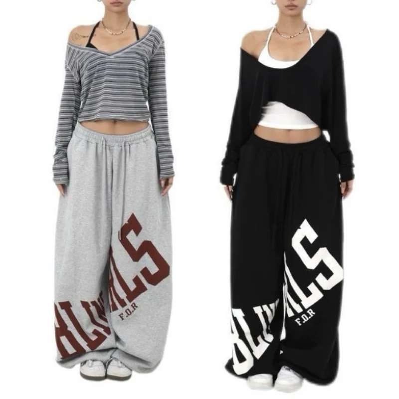 Loose Wide Leg Sports Pants American Street Dance Letter Print Straight Leg Trousers for Men And Women Hip Hop Trendy Brand
Loose Wide Leg Sports Pants American Street Dance Letter Print Straight Leg Trousers for Men And Women Hip Hop Trendy Brand