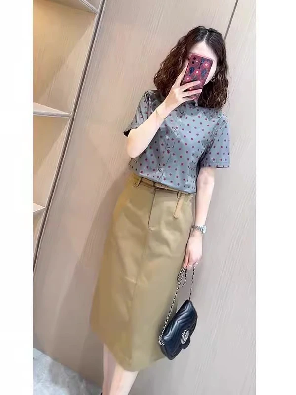 Fashionable Spring Summer 2026 Women's Two-Piece Set Elegant Lady High Waist Midi Skirt Short Sleeve Shirt Work Commute Style
Fashionable Spring Summer 2026 Women's Two-Piece Set Elegant Lady High Waist Midi Skirt Short Sleeve Shirt Work Commute Style