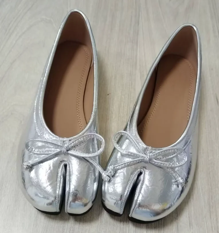 2026 Split Toe Women Ballet Flats Fashion Tabi Shoes Casual Slip-on Loafers Ladies Pleated Leather Espadrilles Zapatillas Mujer
2026 Split Toe Women Ballet Flats Fashion Tabi Shoes Casual Slip-on Loafers Ladies Pleated Leather Espadrilles Zapatillas Mujer