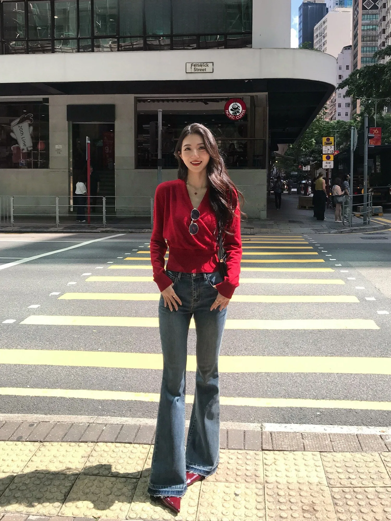 Джинсы Mulvan в стиле ретро, синие брюки-колокольчики, облегающие женские джинсовые брюки с мультяшным дизайном ног, хлопковые эластичные осенние джинсы с талией
Джинсы Mulvan в стиле ретро, синие брюки-колокольчики, облегающие женские джинсовые брюки с мультяшным дизайном ног, хлопковые эластичные осенние джинсы с талией