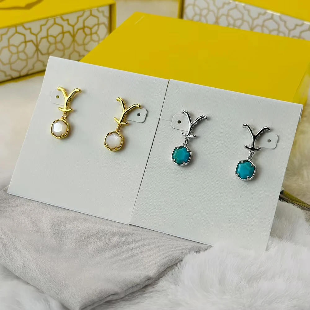 VKVVA Fashion Jewelry Yellow Rose Series Resin Y-Shape Stud Earrings for Women Christmas Gifts
VKVVA Fashion Jewelry Yellow Rose Series Resin Y-Shape Stud Earrings for Women Christmas Gifts
