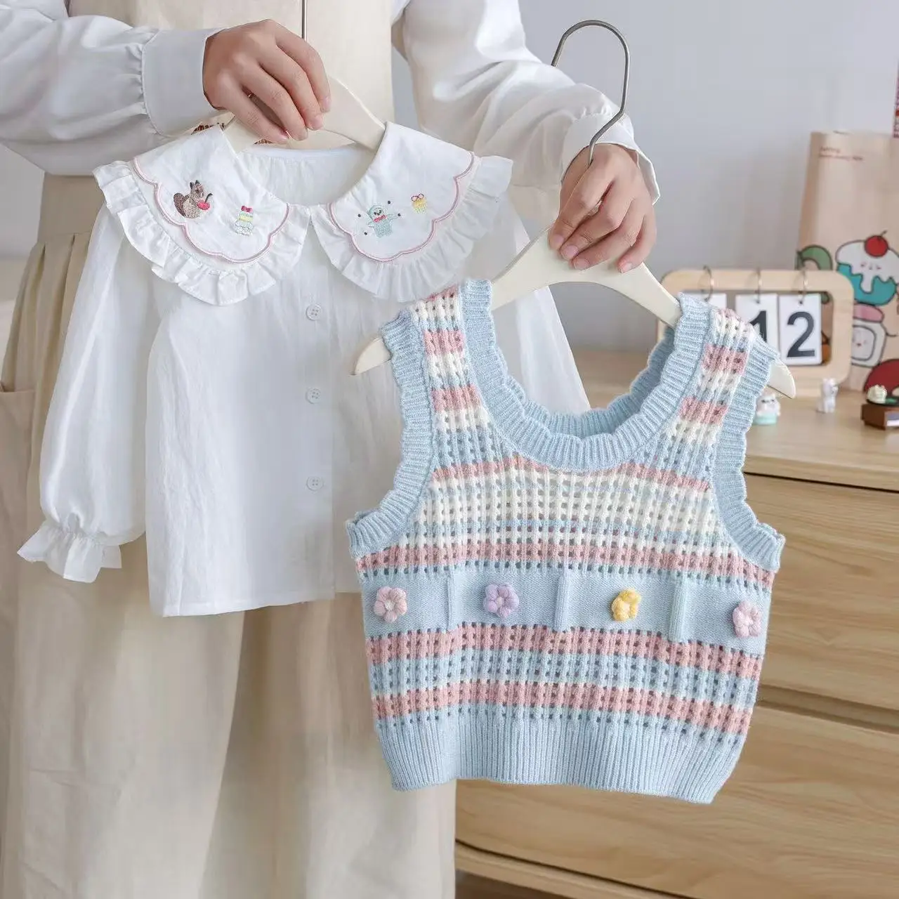 Girls Knitted Vest And Shirt Set Spring Autumn New Style Children's Fashion Doll Collar Two-Piece Outfit
Girls Knitted Vest And Shirt Set Spring Autumn New Style Children's Fashion Doll Collar Two-Piece Outfit