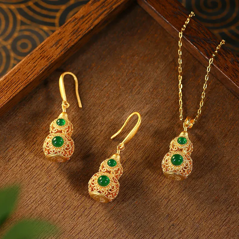 【Chinese style】Gourd imitation Hetian jade necklace and earrings set, elegant and versatile, popular female accessories
【Chinese style】Gourd imitation Hetian jade necklace and earrings set, elegant and versatile, popular female accessories