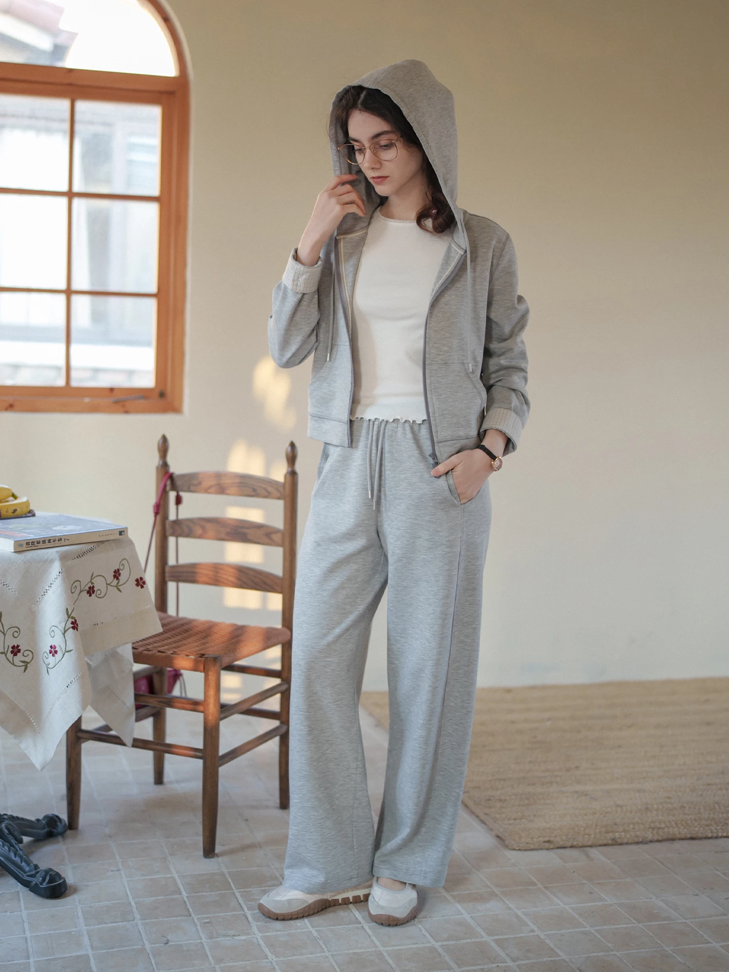 MarchNoon Retro Miu Hoodie Set Thin Air Layer Slimming Sweatpants Women's Loose Fit Long Sleeve Zipper Design Space Cotton Fa...
MarchNoon Retro Miu Hoodie Set Thin Air Layer Slimming Sweatpants Women's Loose Fit Long Sleeve Zipper Design Space Cotton Fa...