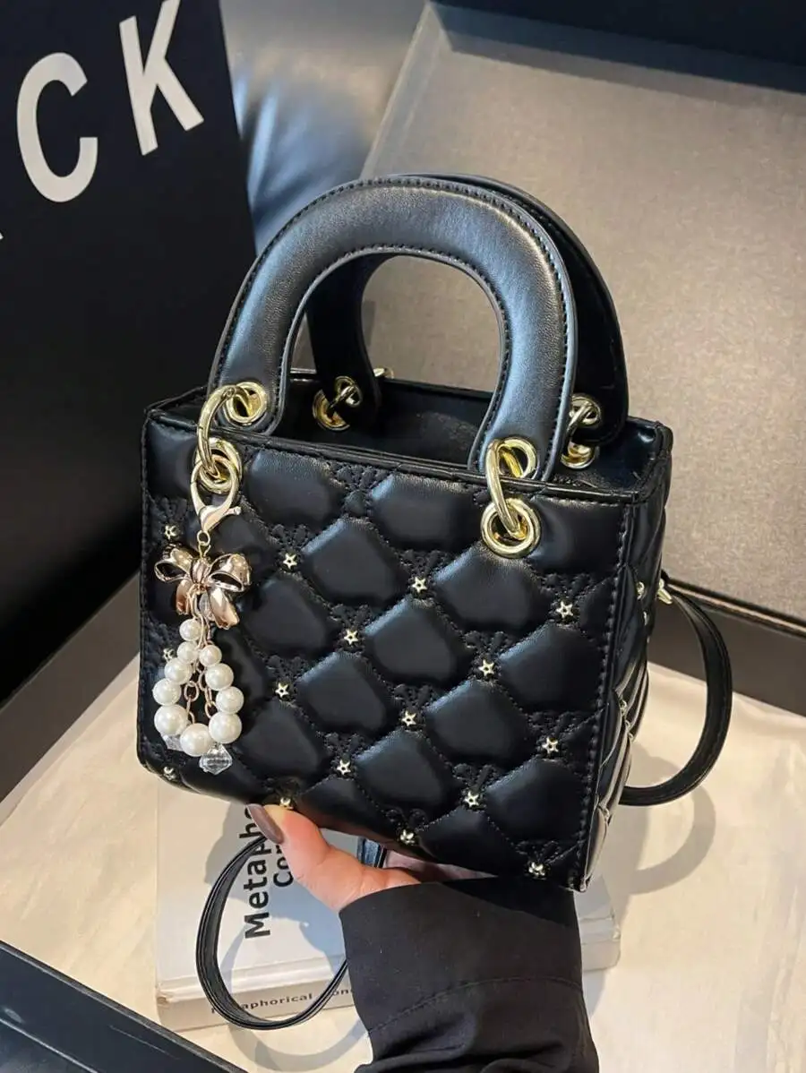 Elegant Chic PU Shoulder Bag Stylish Bow Pearl Decor Ladies Valentine Gift Bag
Elegant Chic PU Shoulder Bag Stylish Bow Pearl Decor Ladies Valentine Gift Bag