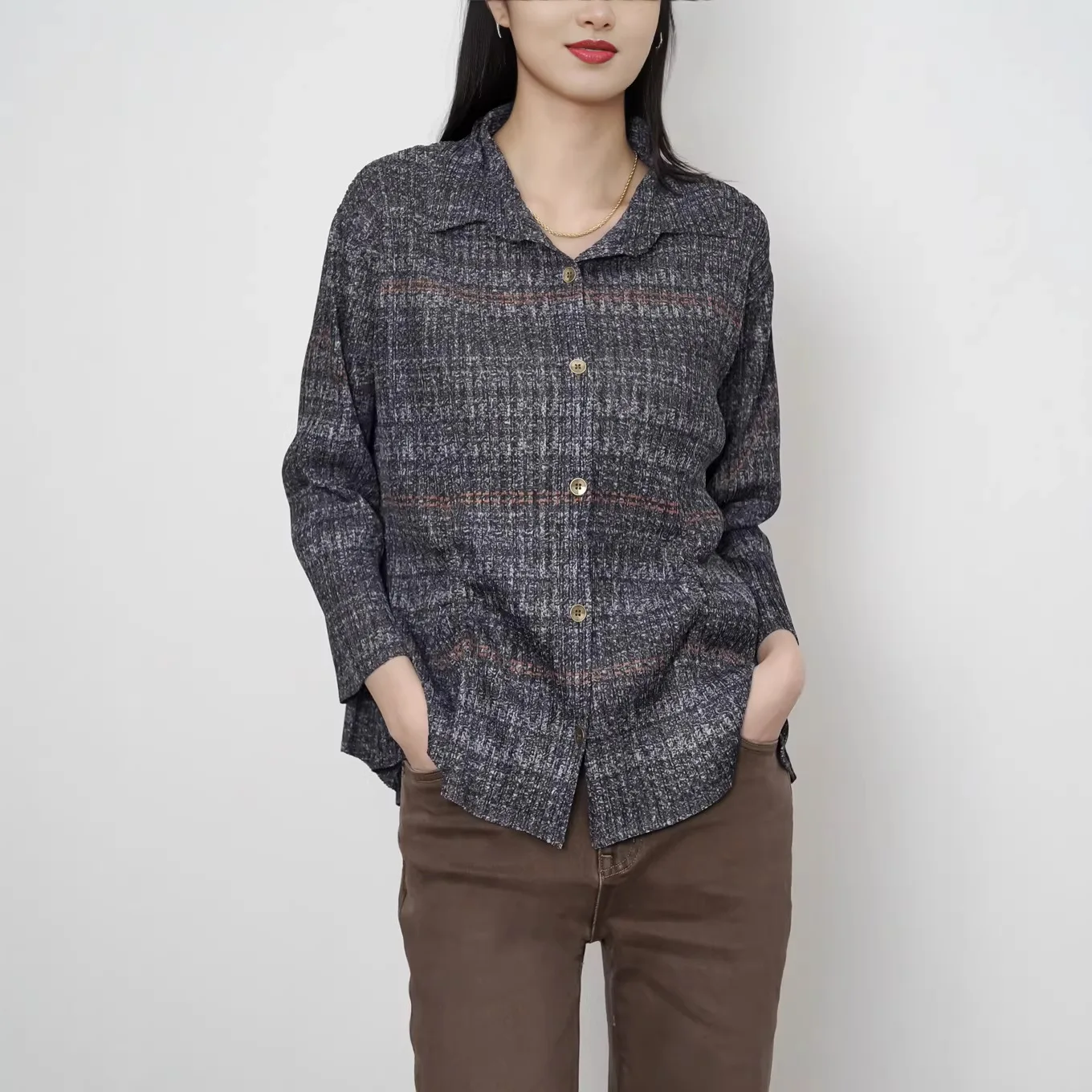 High-Quality Wrinkled Denim-Coloured Shirt for Women Spring 2026 New Arrival Loose-Fit Design Long-Sleeved Fashion Shirt
High-Quality Wrinkled Denim-Coloured Shirt for Women Spring 2026 New Arrival Loose-Fit Design Long-Sleeved Fashion Shirt