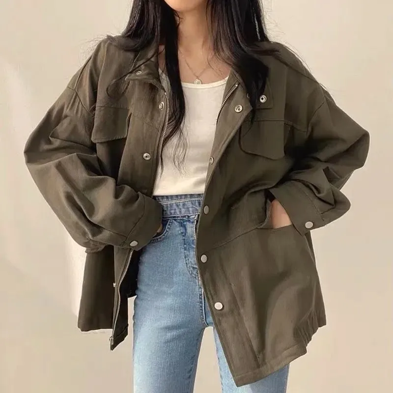 20025 Spring Autumn Women's Retro Temperament Coat Fake Pocket Design Female Drawstring Waist Jacket Workwear trench Overwear
20025 Spring Autumn Women's Retro Temperament Coat Fake Pocket Design Female Drawstring Waist Jacket Workwear trench Overwear