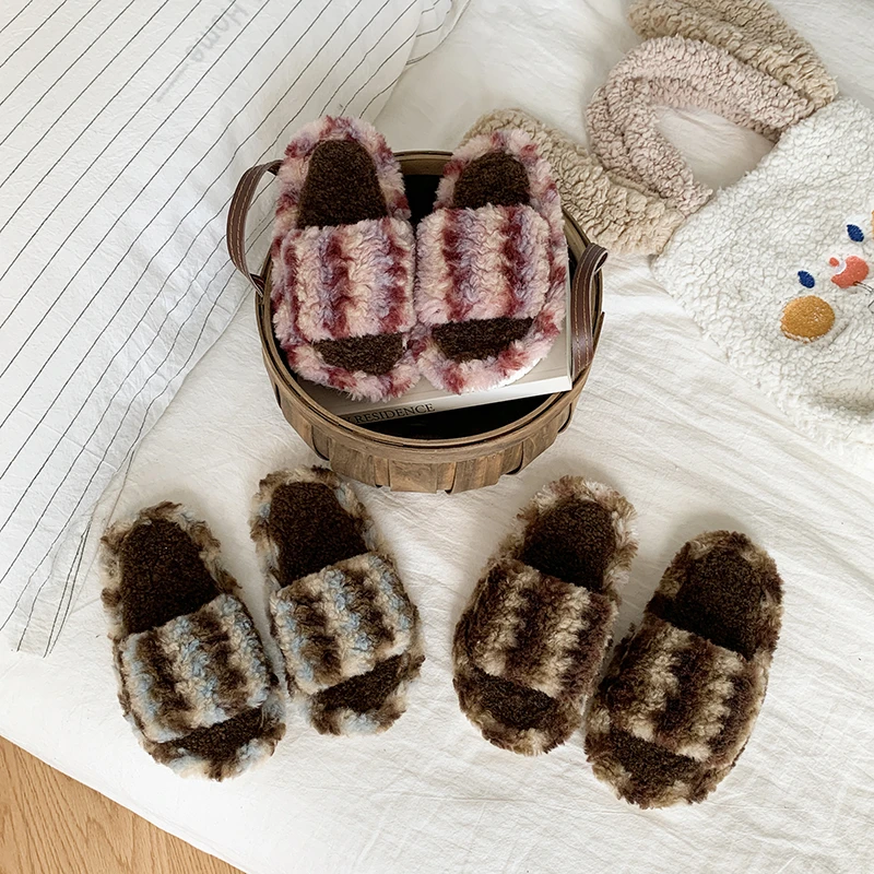 Модные фигурные тапочки для девочек, новая коллекция осени и зимы 202, нескользящие теплые хлопковые тапочки с открытым носком.
Модные фигурные тапочки для девочек, новая коллекция осени и зимы 202, нескользящие теплые хлопковые тапочки с открытым носком.