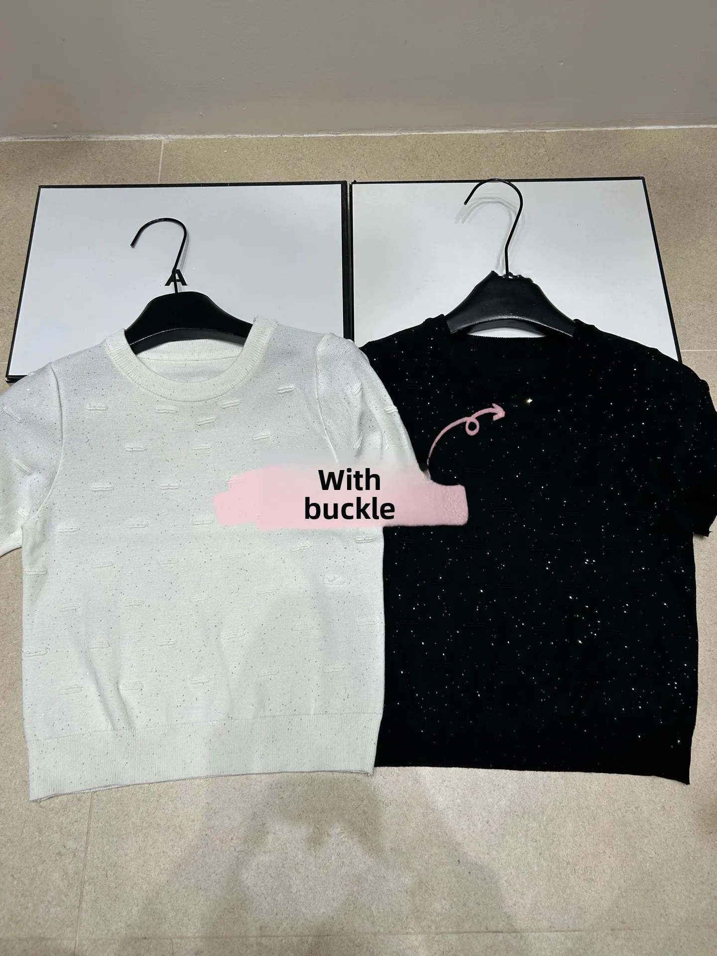 VIBE Korean Style Glitter Knitwear round Neck Short Sleeve Women's Slim Fit Versatile Elegant Top Spring Summer Fashion
VIBE Korean Style Glitter Knitwear round Neck Short Sleeve Women's Slim Fit Versatile Elegant Top Spring Summer Fashion