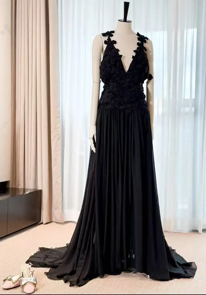 2026 Spring Runway Women Dress Wool Fashion V-Neck Black Silk Party Dress Sexy Ladies Backless Beading Dress Long
2026 Spring Runway Women Dress Wool Fashion V-Neck Black Silk Party Dress Sexy Ladies Backless Beading Dress Long