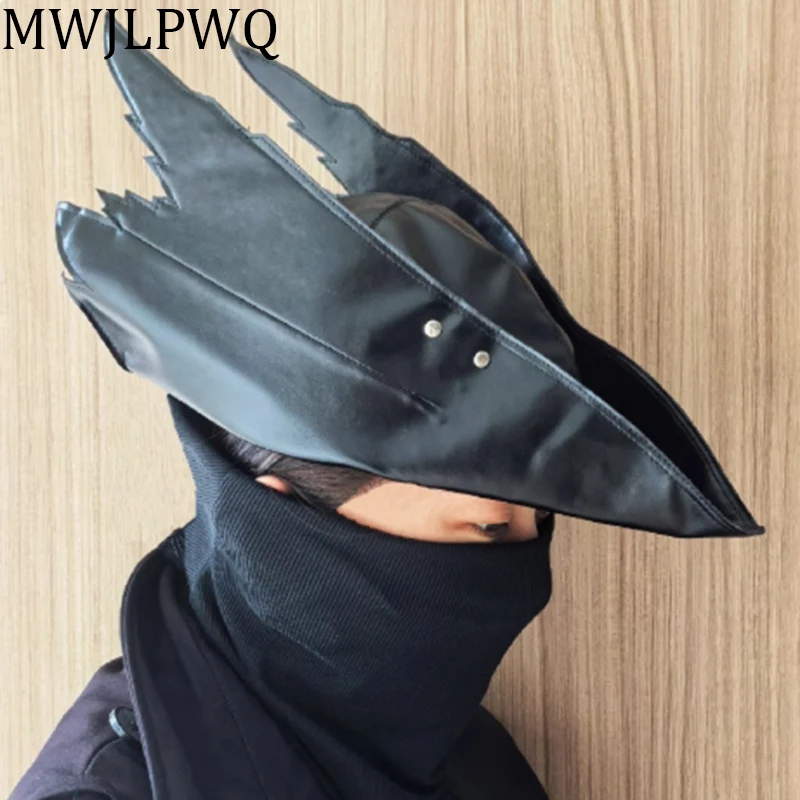 MWJLPWQ Metal Button PU Leather Cap Male High Street Y2k Trend Item Clothing Niche Design Cos Men‘s Hat 2025 Autumn New 010429
MWJLPWQ Metal Button PU Leather Cap Male High Street Y2k Trend Item Clothing Niche Design Cos Men‘s Hat 2025 Autumn New 010429